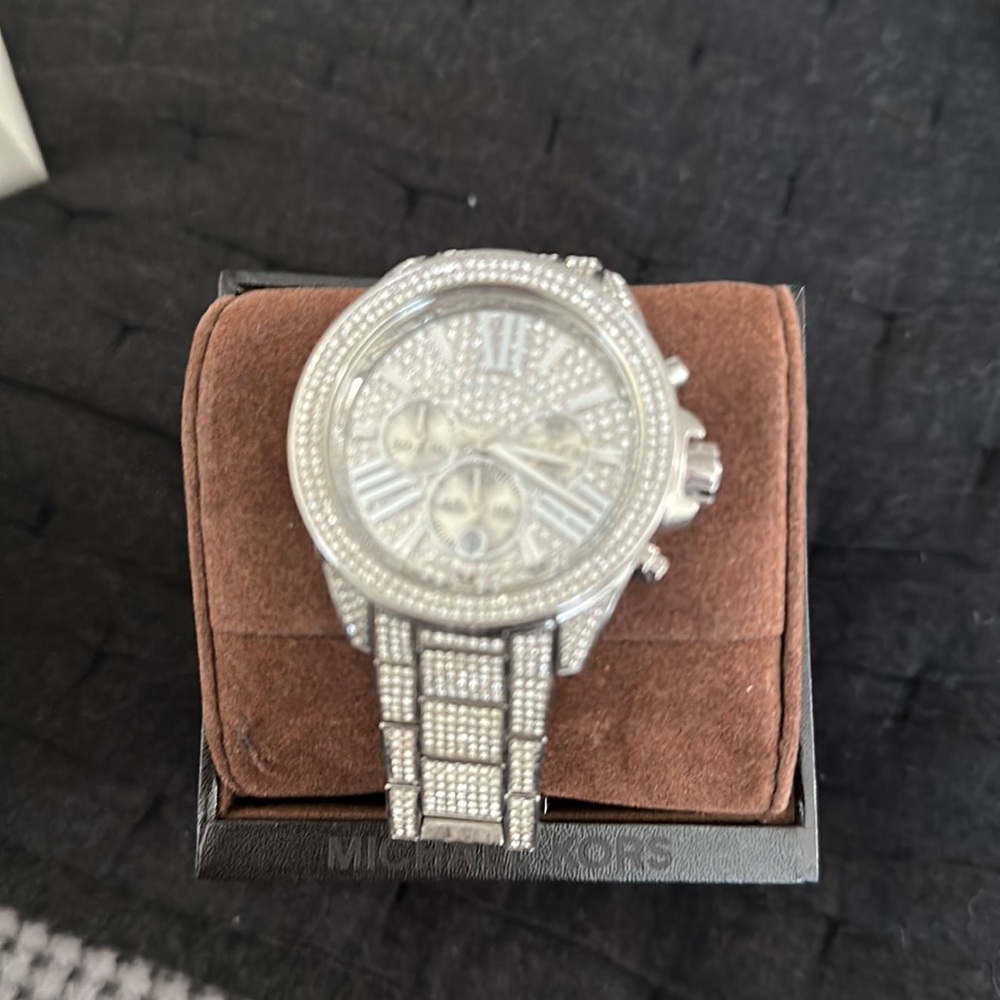 Brand new. Worn once.